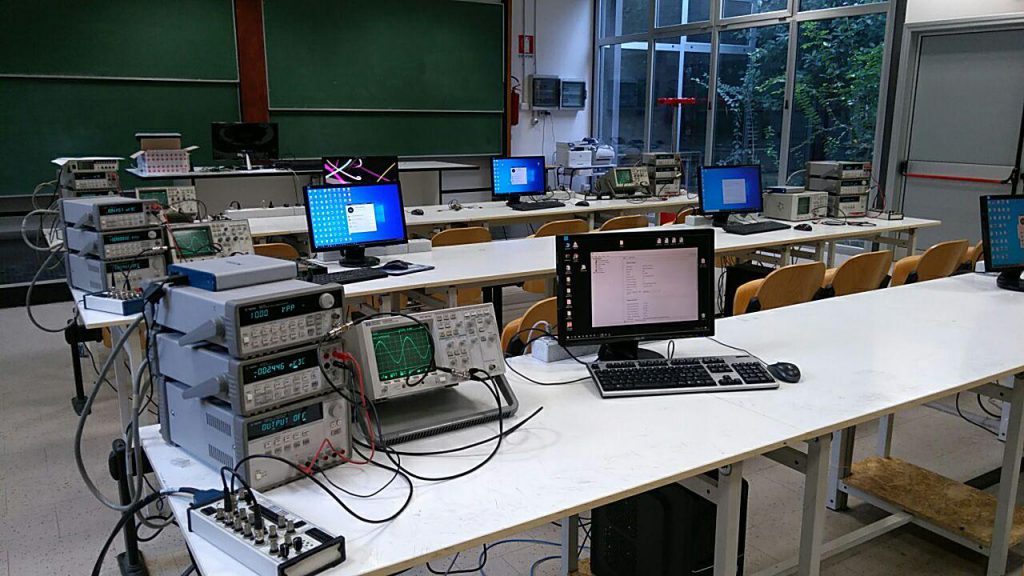 Laboratorio Misure Elettriche ed Elettroniche strumentazione di misura controllata da remoto