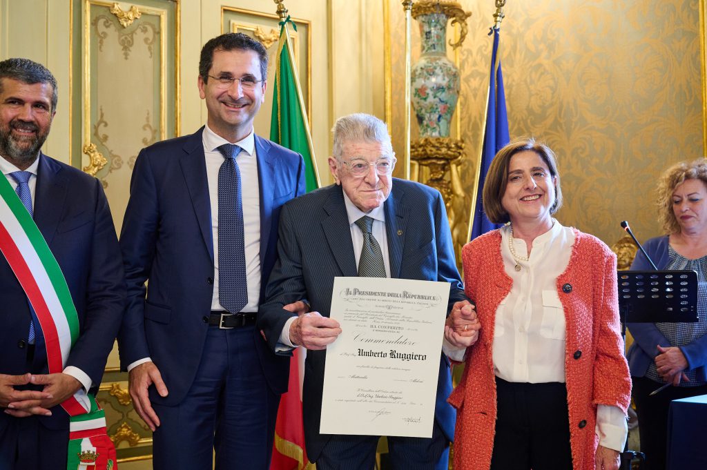 Il prof. Ruggiero con il Prefetto, Antonella Bellomo e il Rettore, Francesco Cupertino