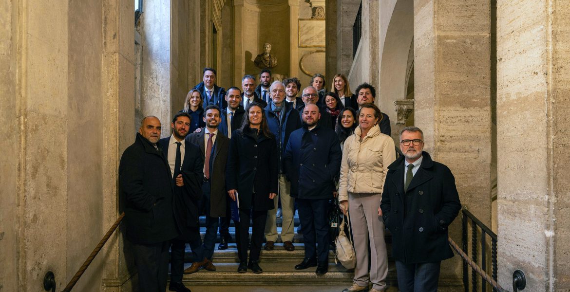 Progetto G124 2023 sulla scalinata del Senato. Al centro Renzo Piano